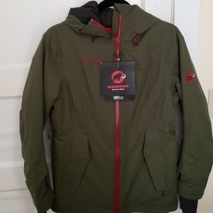 Mammoth hooded ski/snowboarding jacket